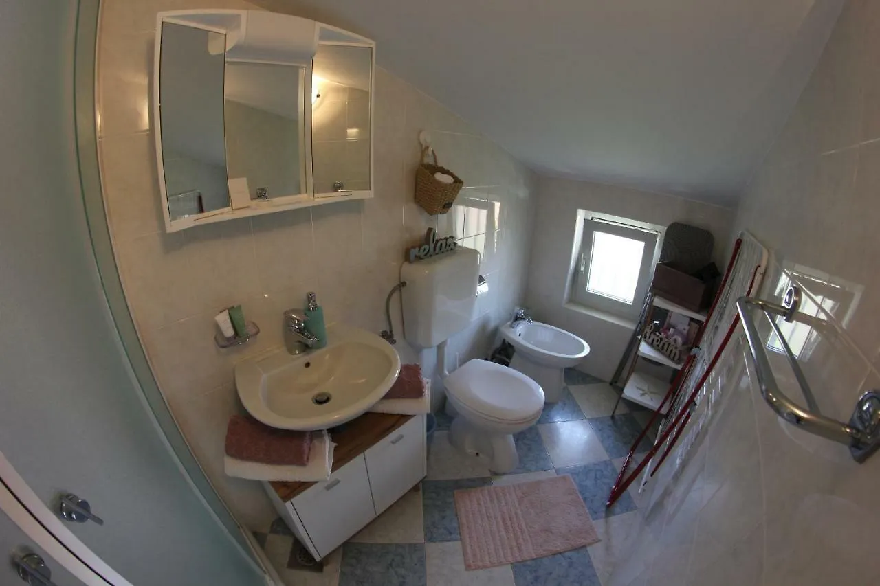 Room And Apartment Doris Lovrecica