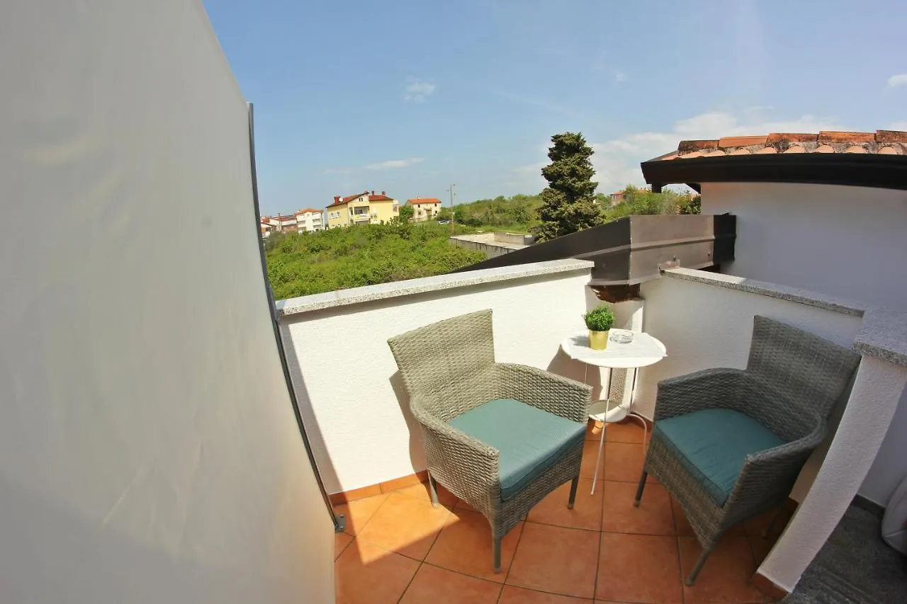 Guest house Room And Apartment Doris Lovrecica
