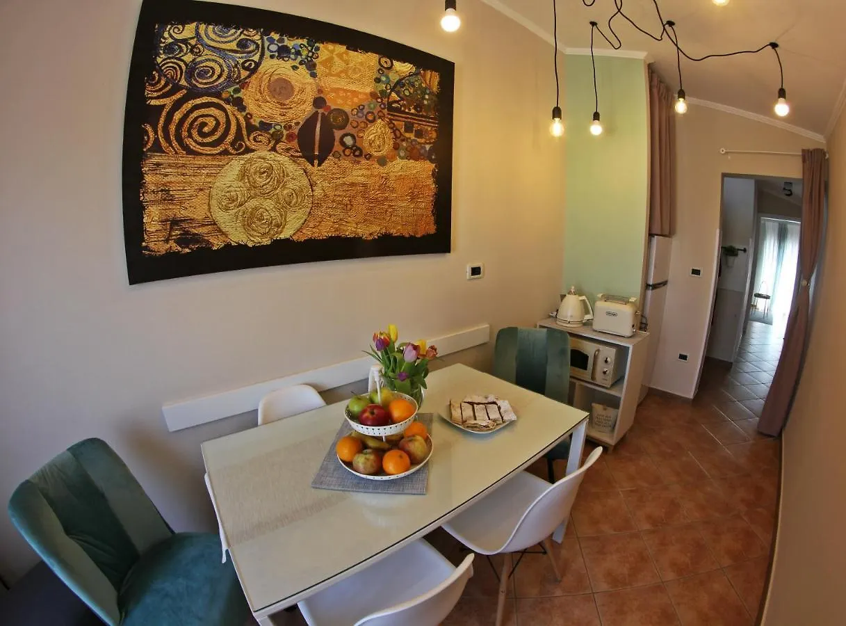 Room And Apartment Doris Lovrecica