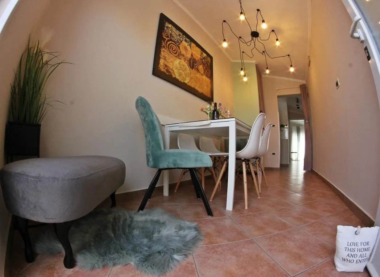 Room And Apartment Doris Lovrecica  4*, Lovrecica (Istria)
