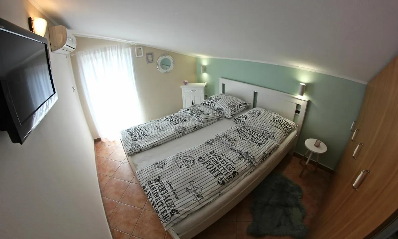 Room And Apartment Doris Lovrečica Pensionat